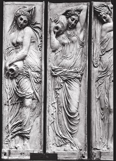 Dettaglio dei rilievi dalla Fontana degli Innocenti che raffigurano ninfe personificanti i fiumi di Francia da Jean Goujon