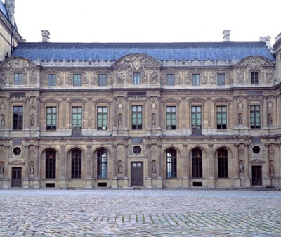 La corte quadrata del Louvre, facciata del Louvre di Enrico II (1546-1551), sculture di Jean Goujon (1510-1567) 1551 Parigi, Museo del Louvre da Jean Goujon