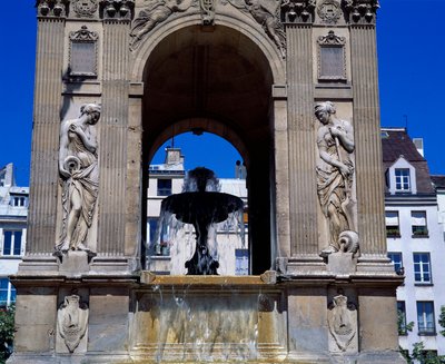 Architettura: dettaglio della fontana degli Innocenti che rappresenta le ninfe. Progettata dagli architetti Jean Goujon, Augustin Pajou e Pierre Lescot. 1546-1549. Place Joachim du Bellay, Parigi da Jean and Lescot Pierre Goujon