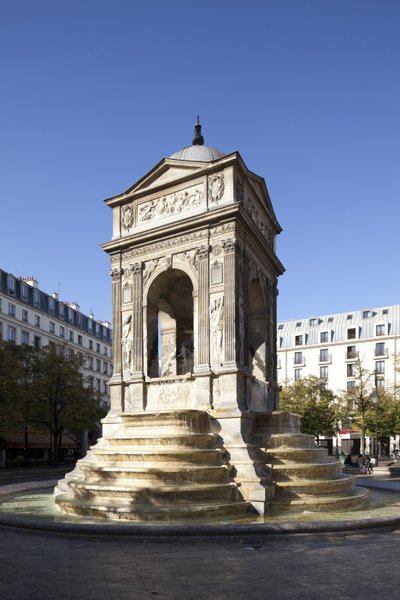 Vista della Fontaine des Innocents, in stile rinascimentale, fontana monumentale costruita nel 1549 sotto il regno di Enrico II da Jean and Lescot Pierre Goujon