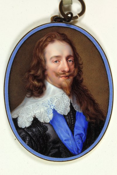 Re Carlo I in abito nero viola con colletto di pizzo e nastro blu dell