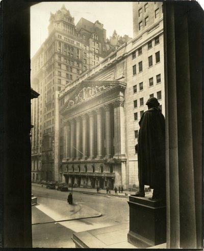Broad St dal Treasury Building, New York, USA, c.1905-40 da Jessie Tarbox Beals