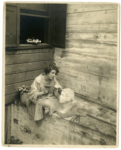 Edith Unger della Mad Hatter Tea Room da Jessie Tarbox Beals