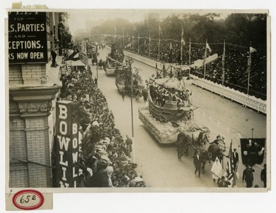 Parata storica, Central Park West Half Moon Float No 12 da Jessie Tarbox Beals