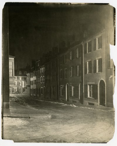Guardando giù per West Cedar Street dove finisce e viene attraversata da Chestnut St, Boston, USA, c.1902-10 da Jessie Tarbox Beals