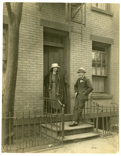 Mr Llewelyn Powys, autore e sua moglie, c.1905-40 (foto in argento gelatina) da Jessie Tarbox Beals