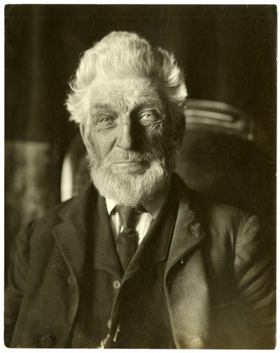 Mr Messenger, uomo delle api, c.1905-09 da Jessie Tarbox Beals