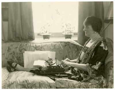 Mrs Emily Post, autrice di Etiquette, c.1926-28 da Jessie Tarbox Beals