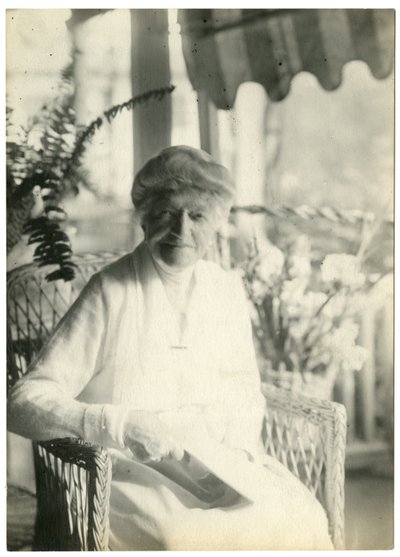 Mrs L D James di Williamsburg Massachusetts, sorella di Marshall Field, c.1905-28 da Jessie Tarbox Beals