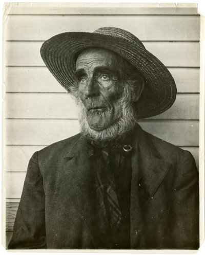 Vecchio uomo con cappello di paglia, c.1905-40 da Jessie Tarbox Beals