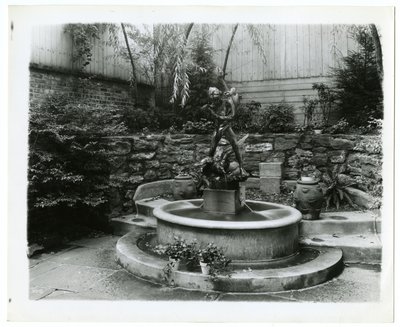fontana del giardino, c.1905-40 da Jessie Tarbox Beals