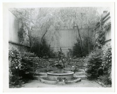 Fontana del giardino, c.1905-40 da Jessie Tarbox Beals