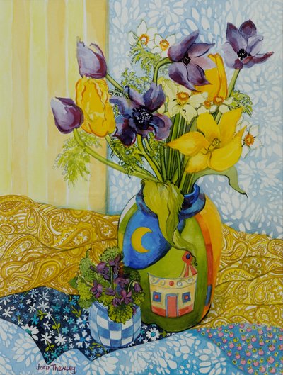 Tulipani e anemoni con un vaso di violette da Joan Thewsey