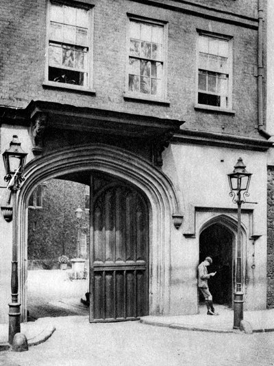 Porta del XVI secolo alla Certosa, Londra, 1926-1927 da Joel