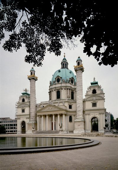 Vista della Karlskirche o chiesa di San Carlo Borromeo iniziata dall