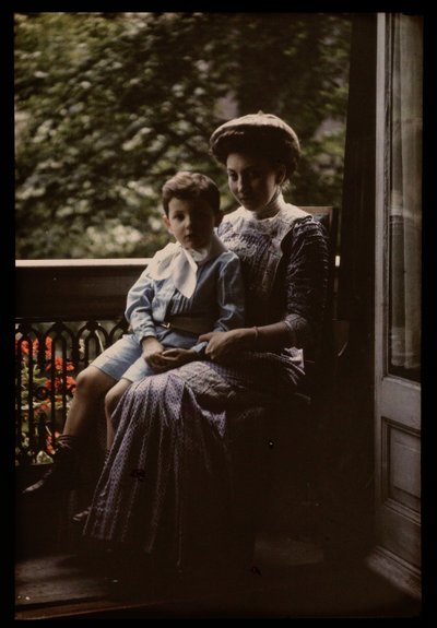 Donna con bambino in grembo da Johannes Hendrikus Antonius Maria Lutz