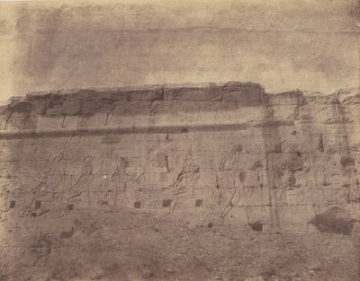 Edfou, Sculture e Iscrizioni della Facciata Orientale del Muro di Recinzione da John Beasly Greene