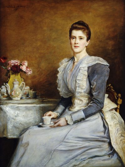 Ritratto di Mrs. Joseph Chamberlain, seduta a un tavolo da tè, con un vestito grigio e bianco da John Everett Millais