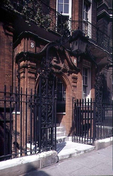8 Palace Gate, costruito 1873-75 da John James Stevenson