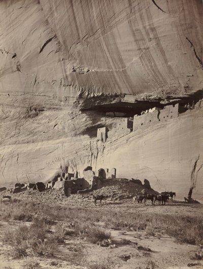 Rovine delle abitazioni rupestri, Cañon de Chelly, Arizona, c. 1879-1881 da John K. Hillers