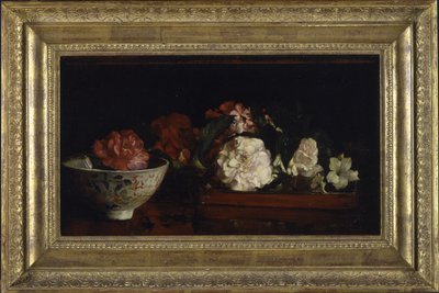 Fiori in un vassoio giapponese su tavolo di mogano da John La Farge or Lafarge