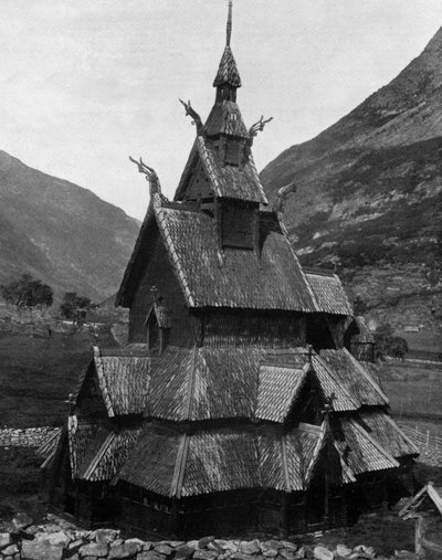 Chiesa di legno di Borgund in Norvegia (XII secolo) da John Lawson Stoddard