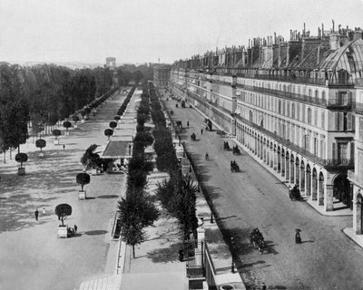 Via Rivoli a Parigi, a sinistra: giardino delle Tuileries, sullo sfondo: Arco di Trionfo, c. 1900 da John Lawson Stoddard