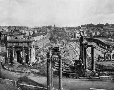 Il foro a Roma con rovine di antichi monumenti: arco di Settimio Severo (sinistra), colonne del tempio di Saturno (destra) e colonne del tempio di Vespasiano (centro, primo piano) da John Lawson Stoddard