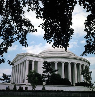 Il Jefferson Memorial, costruito 1938-43 da John Russell Pope