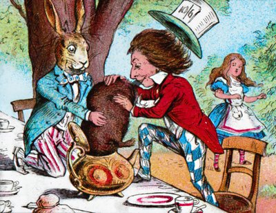 Il Cappellaio Matto e la Lepre Marzolina cercano di mettere il Ghiro in una teiera, c1910 da John Tenniel
