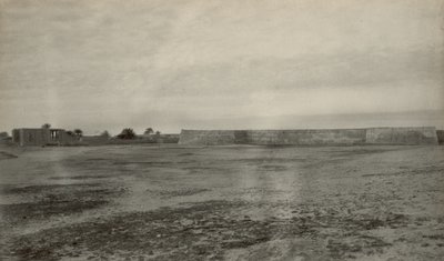 Forte, presumibilmente Fort Mosselstein della VOC a Band-e Charak, vicino a Bandar-e Lengeh, in Iran. da John Thomson