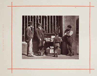 Il lustrascarpe drammatico da John Thomson