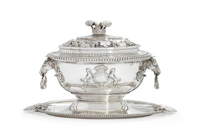 Zuppiera di Giorgio III, coperchio, supporto e rivestimento da John and Wakelin Edward (c.1716–84) Parker