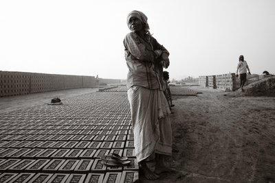 Fabbriche di mattoni a Kolkata, India, 2016 (foto) da Jon Nicholson