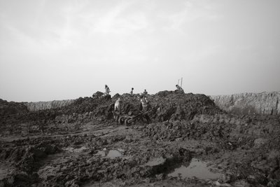 Fabbriche di mattoni a Kolkata, India, 2016 (foto) da Jon Nicholson