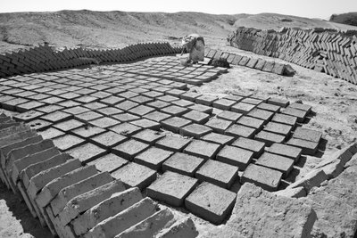 Fabbriche di mattoni in Rajasthan, India, 2016 (foto) da Jon Nicholson