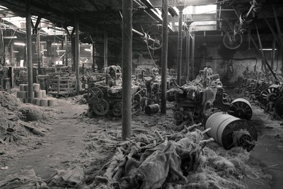 Fabbrica di iuta, Kolkata, India, 2017 (foto) da Jon Nicholson