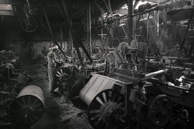Fabbrica di iuta, Kolkata, India, 2017 (foto) da Jon Nicholson