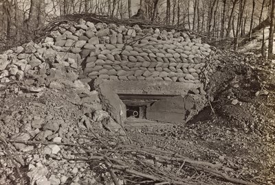Album "Meine weltkriegs - Erinnerungen South-West Front (Carinzia, Italia, Trentino-Alto Adige) 31/03/1915-12/11/1918 - Josef Zohles Wien": bunker militare con cannone da Josef Zohles