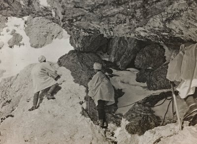 Album "Meine weltkriegs - Erinnerungen South-West Front (Carinzia, Italia, Trentino-Alto Adige) 31/03/1915-12/11/1918 - Josef Zohles Wien": bunker militare in montagna da Josef Zohles