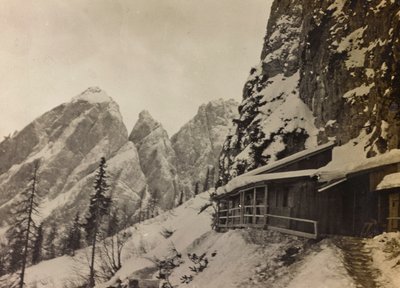 Album "Meine weltkriegs - Erinnerungen South-West Front (Carinzia, Italia, Trentino-Alto Adige) 31/03/1915-12/11/1918 - Josef Zohles Wien": caserma militare nelle Alpi da Josef Zohles