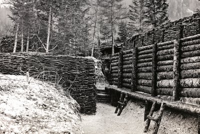 Album "Meine weltkriegs - Erinnerungen South-West Front (Carinzia, Italia, Trentino-Alto Adige) 31/03/1915-12/11/1918 - Josef Zohles Wien": barriere di legna da Josef Zohles