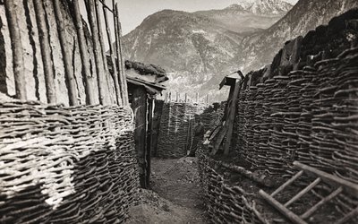 Album "Meine weltkriegs - Erinnerungen South-West Front (Carinzia, Italia, Trentino-Alto Adige) 31/03/1915-12/11/1918 - Josef Zohles Wien": trincea da Josef Zohles