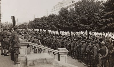 Album "Meine weltkriegs - Erinnerungen Front Sud-Ovest (Carinzia, Italia, Trentino-Alto Adige) 31/03/1915-12/11/1918 - Josef Zohles Wien": soldati con molti prigionieri da Josef Zohles