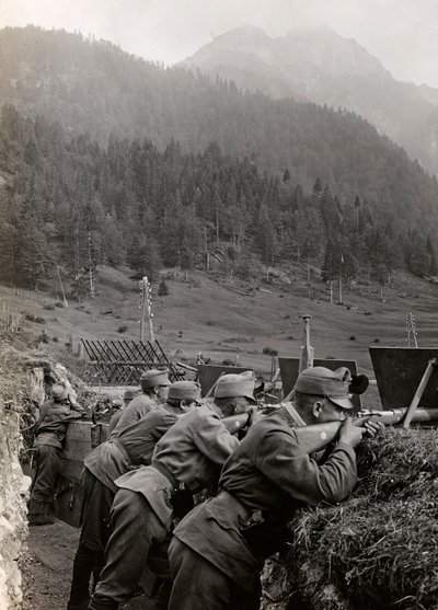 Album "Meine weltkriegs - Erinnerungen South-West Front (Carinzia, Italia, Trentino-Alto Adige) 31/03/1915-12/11/1918 - Josef Zohles Wien": soldati nelle trincee da Josef Zohles