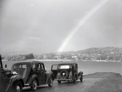 Auto parcheggiate a Loughrigg Tarn da Joseph Hardman