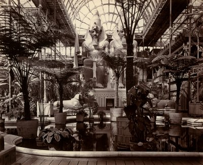 Il Crystal Palace a Londra: interno del transetto nord, c.1870 da Joseph Paxton