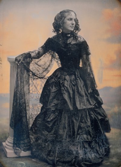 Donna in abito di taffetà nero e scialle di pizzo, ca. 1850 da Josiah Johnson Hawes, Albert Sands Southworth