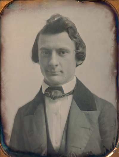 Giovane uomo in abito a tre pezzi e papillon, 1850s da Josiah Johnson Hawes, Albert Sands Southworth
