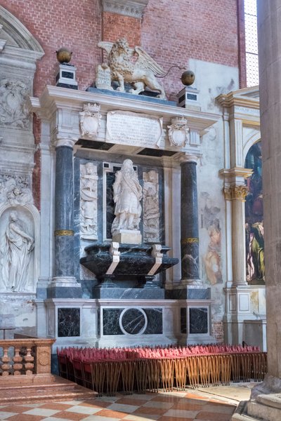 Monumento dedicato al principe di Modena Almerico d